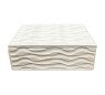 Caja decorativa con ondas blanca