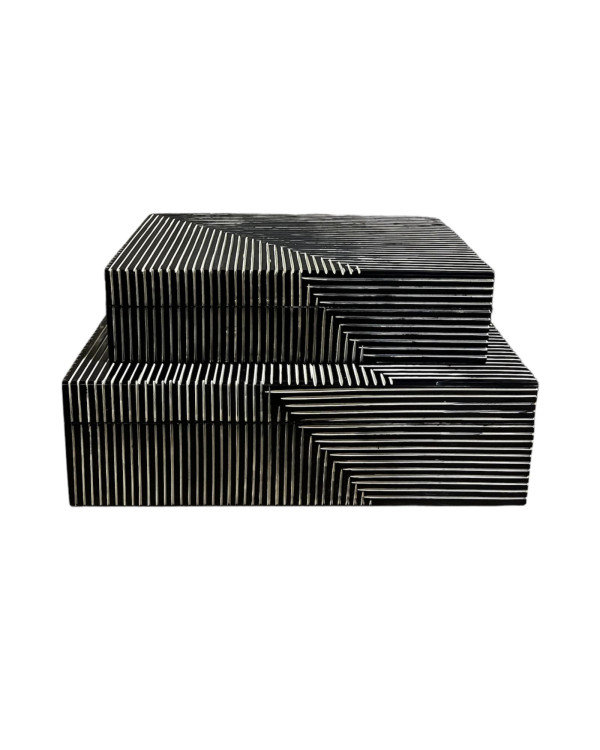 Set de dos cajas negras con lineas 