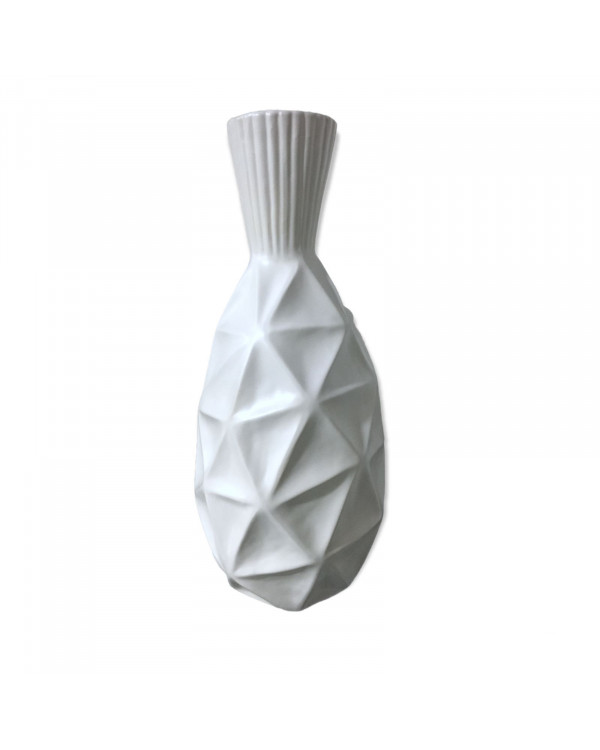 Florero blanco con textura triangular grande