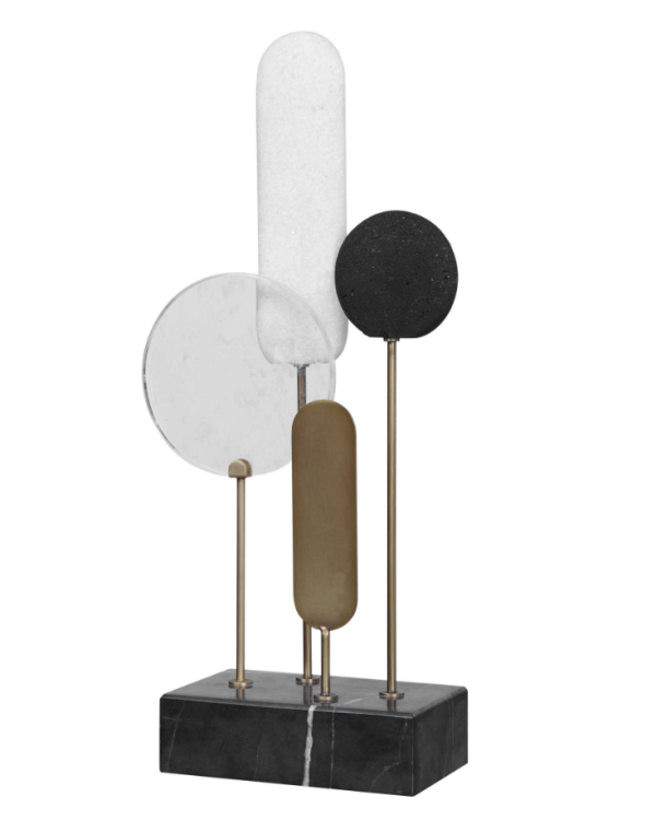 Escultura abstracta de diferentes materiales y texturas. 