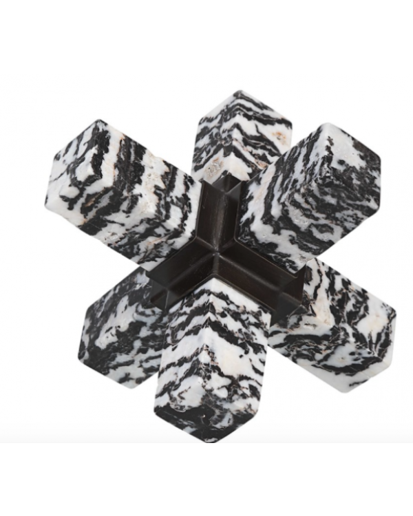 Tache de mármol color cebra.