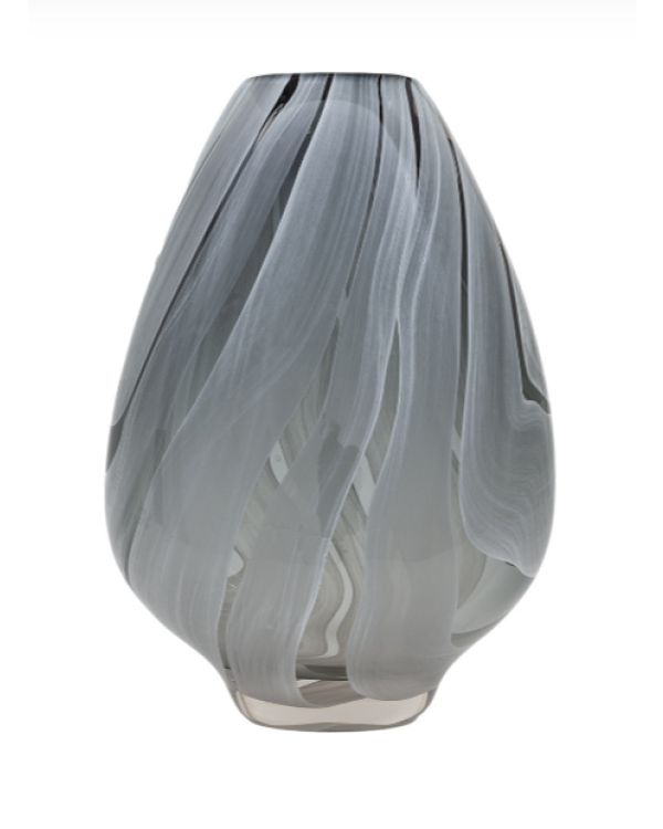Jarrón gris con rayas blancas