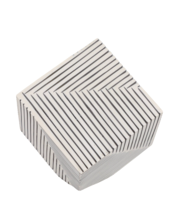 Cubo decorativo de líneas 
