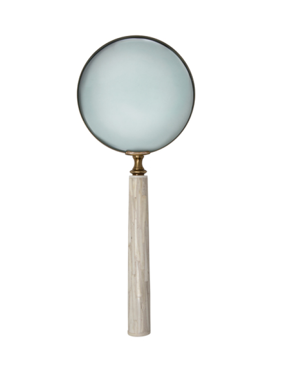 Lupa decorativa color blanco.