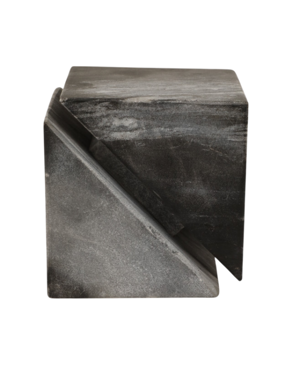Cubo de mármol cortado