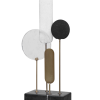 Escultura abstracta de diferentes materiales y texturas.