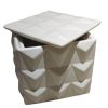 Caja blanca con rombos