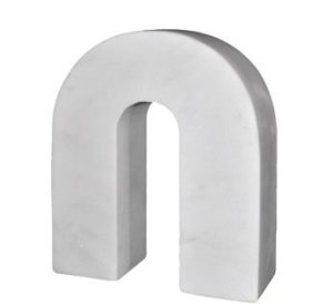 Escultura blanca de marmol
