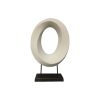 Escultura ovalda con textura blanca