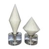 Set de dos esculturas de marmol blancas con base de cristal