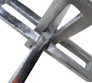 Alternative view of Tache de metal color plateado