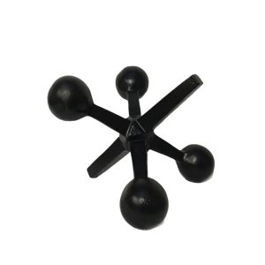 Matatena de metal color negro.