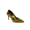 Zapato dorado.