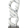 Escultura marmoleada con base negra