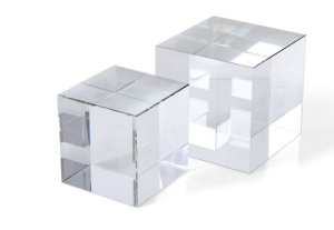 Escultura de cubo de cristal