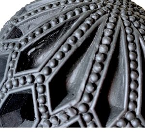 Alternative view of Esfera negra con huecos hexagonales grande.