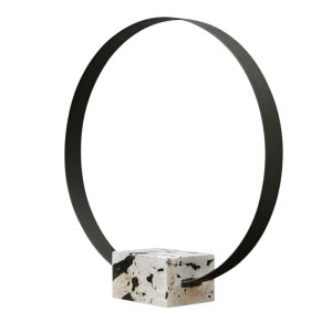 Escultura circular con base de mármol