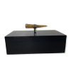 Caja de madera  negra con tapa de cuerno.
