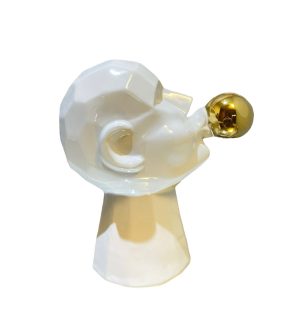 Cara blanca con burbuja dorada