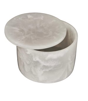 Alternative view of Caja italiana blanca