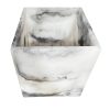 Bote rectangular gris con blanco