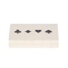 Caja blanca con cartas y dados